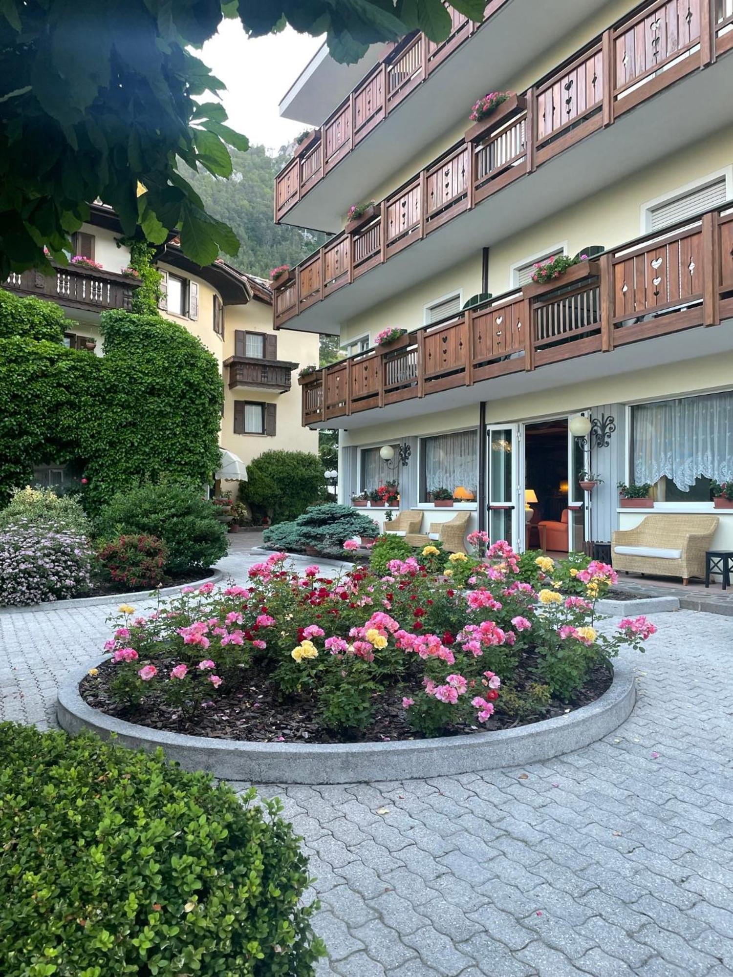 Hotel Miralago Wellness - Adults Only Molveno Exterior photo