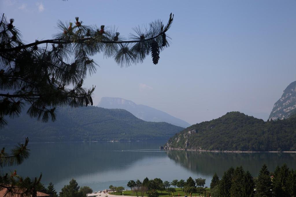 Hotel Miralago Wellness - Adults Only Molveno Exterior photo
