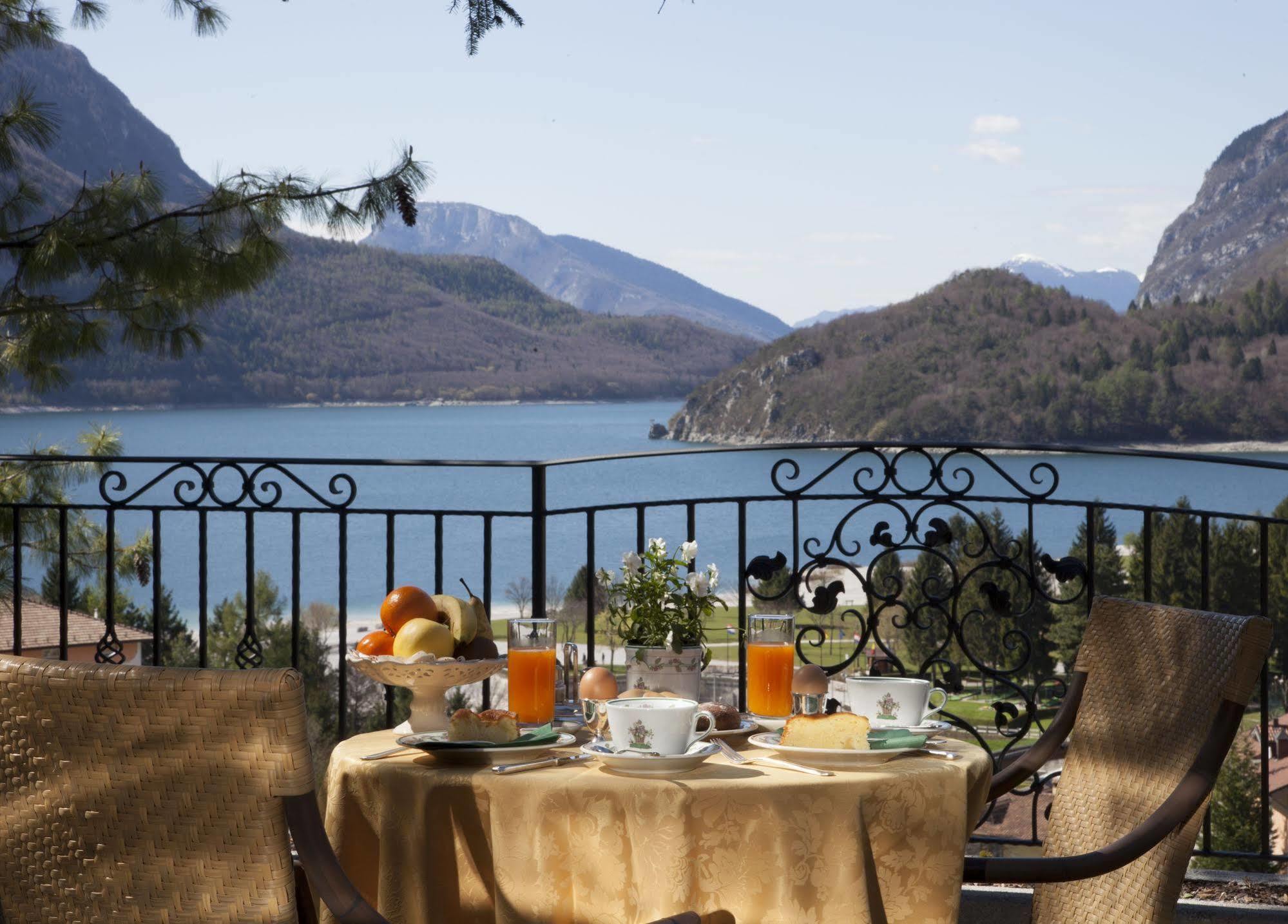 Hotel Miralago Wellness - Adults Only Molveno Exterior photo
